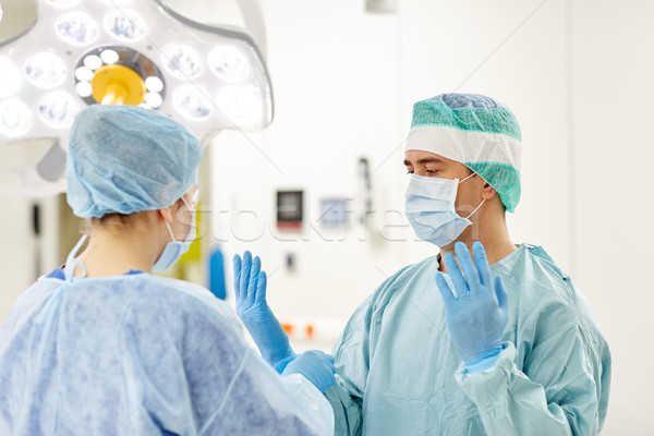 Chirurgii camera de operare spital chirurgie medicină oameni Imagine de stoc © dolgachov