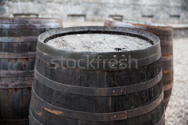 [[stock_photo]]: Vieux · bois · baril · extérieur · stockage