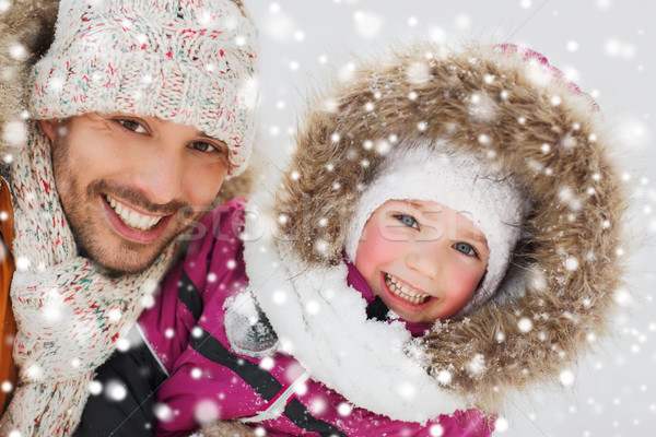 Fericit de familie iarnă haine în aer liber familie Imagine de stoc © dolgachov