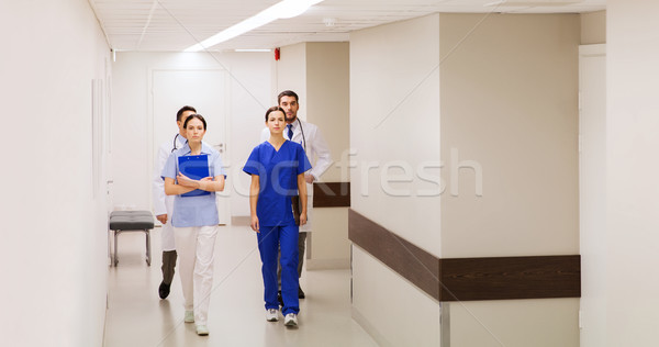 Groupe médecins marche hôpital clinique profession [[stock_photo]] © dolgachov