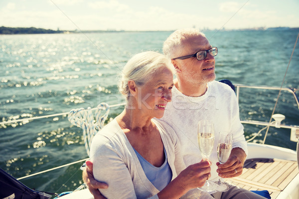 Pareja de ancianos potable champán vela barco vela Foto stock © dolgachov