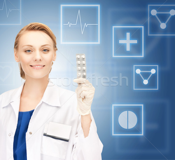 Привлекательная женщина врач таблетки фотография счастливым медицинской Сток-фото © dolgachov