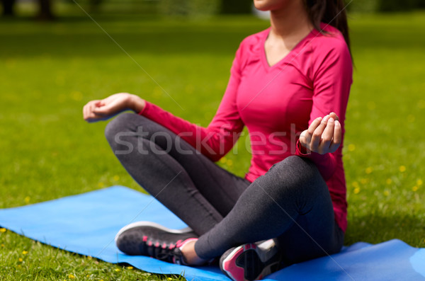 Stockfoto: Vrouw · mediteren · buitenshuis · sport · meditatie