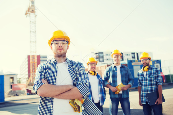 Grupo sorridente construtores ao ar livre negócio edifício Foto stock © dolgachov