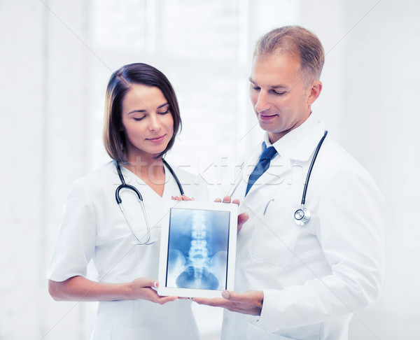 Doua medici Xray asistenţă medicală Imagine de stoc © dolgachov