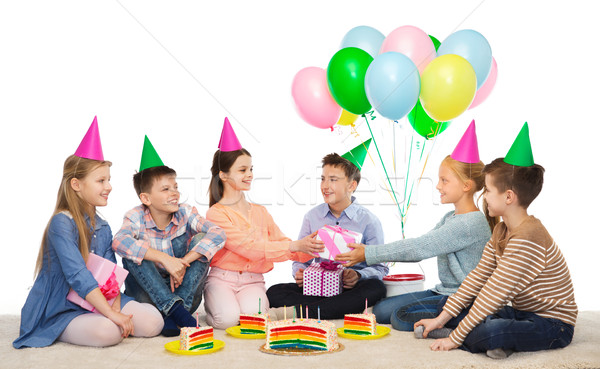 Boldog gyerekek ajándékok születésnapi buli gyermekkor ünnepek Stock fotó © dolgachov