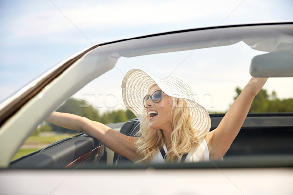 Zdjęcia stock: Szczęśliwy · człowiek · kobieta · jazdy · kabriolet · samochodu