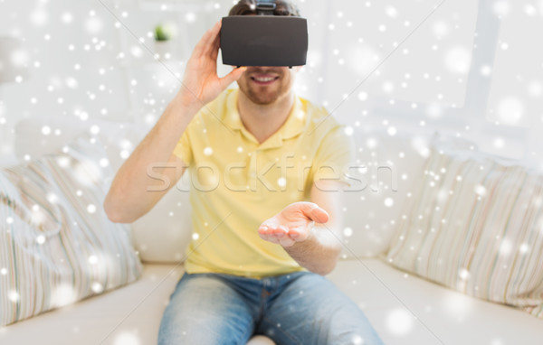 Tânăr virtual realitate setul cu cască ochelari 3d tehnologie Imagine de stoc © dolgachov