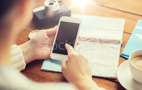 Stock foto: Reisenden · Hände · Smartphone · Karte · Urlaub