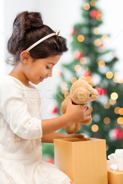 Сток-фото: счастливым · ребенка · девушки · шкатулке · мишка · праздников