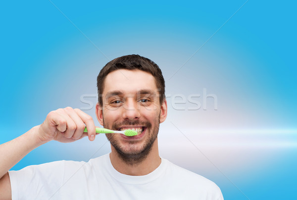 Sonriendo joven cepillo de dientes salud belleza sonrisa Foto stock © dolgachov