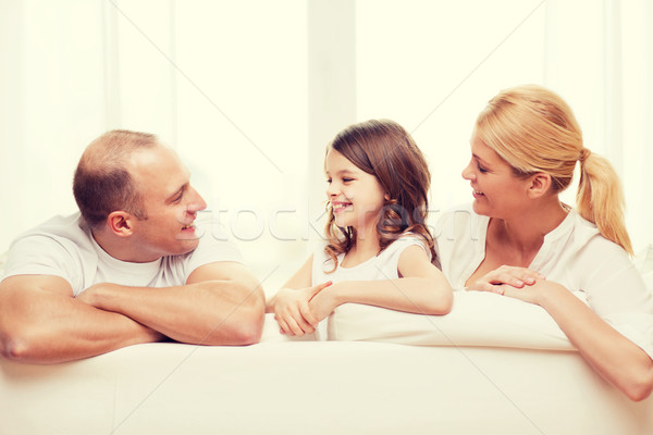 Foto stock: Sonriendo · padres · nina · casa · familia · nino