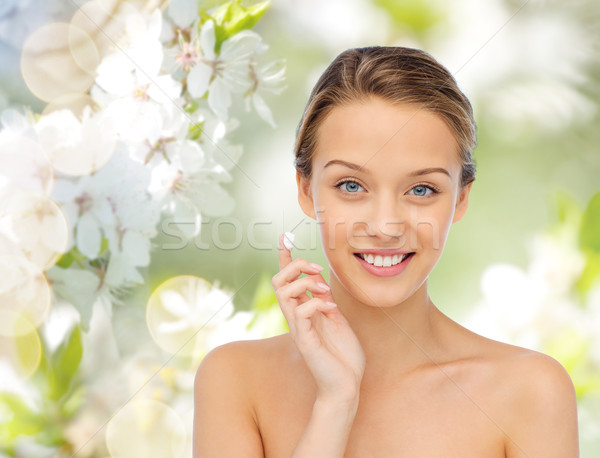 幸せ 若い女性 適用 クリーム 顔 美 ストックフォト © dolgachov