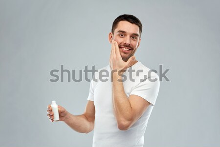 Glücklich junger Mann Sahne Lotion Gesicht Stock foto © dolgachov