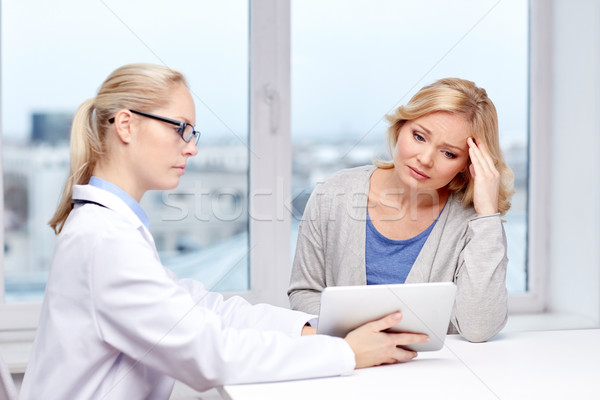 Foto stock: Médico · doente · mulher · hospital · medicina