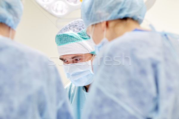 Grup chirurgii camera de operare spital chirurgie medicină Imagine de stoc © dolgachov