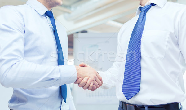 Zwei Geschäftsleute Händeschütteln Büro Business Hände Stock foto © dolgachov