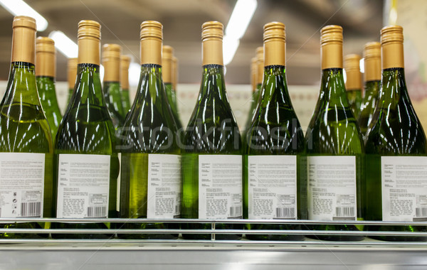 Botellas tienda venta alcohol Foto stock © dolgachov