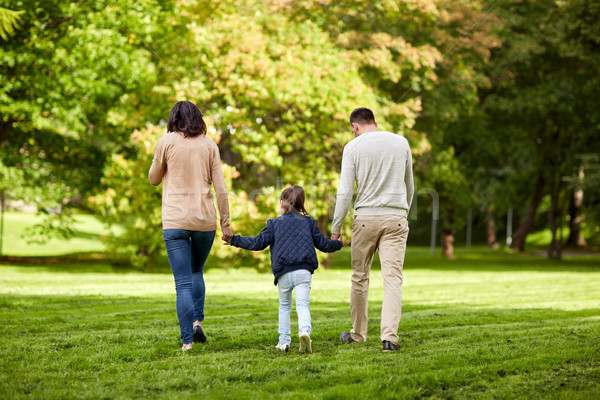 Glückliche Familie Fuß Sommer Park Familie Elternschaft Stock foto © dolgachov