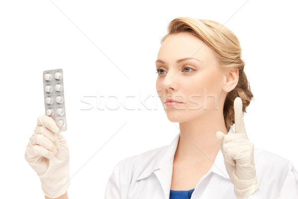 Mujer atractiva médico pastillas Foto médicos salud Foto stock © dolgachov