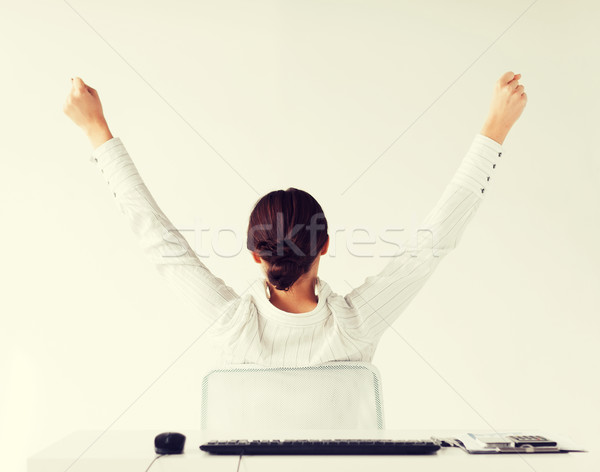 Mulher de volta as mãos levantadas negócio escritório vitória Foto stock © dolgachov