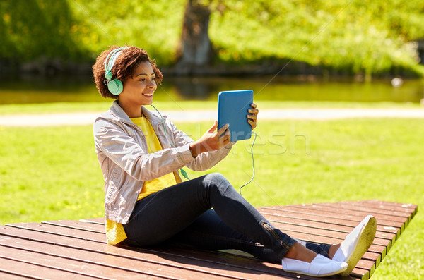 [[stock_photo]]: Heureux · africaine · femme · casque · technologie