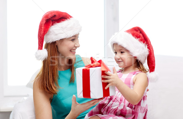 Glücklich Mutter Kind Hüte Geschenkbox Stock foto © dolgachov