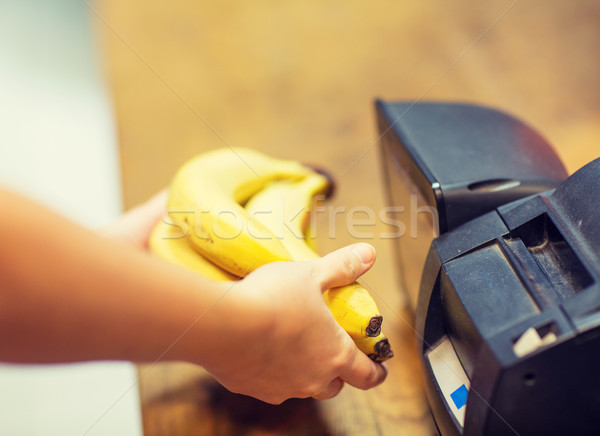 Handen kopen bananen kassa verkoop Stockfoto © dolgachov