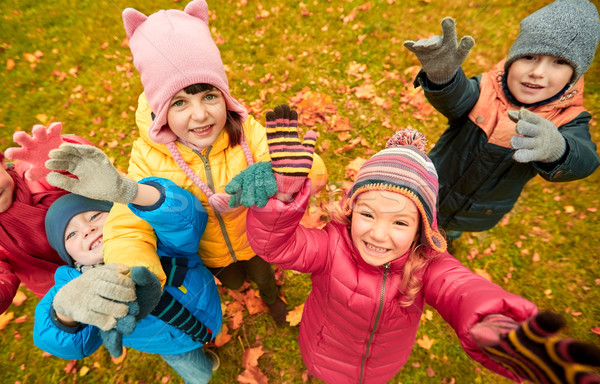 счастливым детей рук осень парка Сток-фото © dolgachov