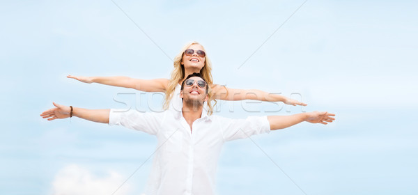 Foto stock: Pareja · tomados · de · las · manos · hasta · mar · lado · verano