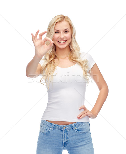 Mutlu genç kadın beyaz tshirt neden Stok fotoğraf © dolgachov