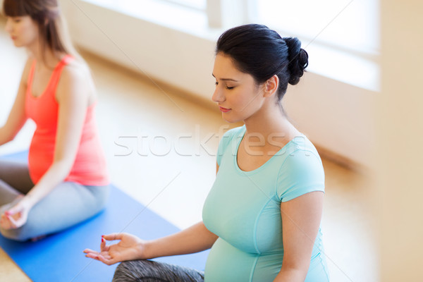 Stockfoto: Gelukkig · zwangere · vrouwen · yoga · gymnasium