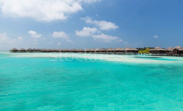 Bungalow zee water exotisch resort strand Stockfoto © dolgachov