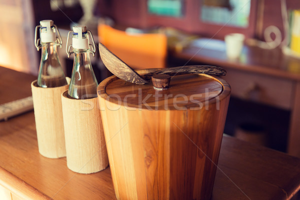 Konyhai felszerelés asztal hotelszoba teríték pár üvegek Stock fotó © dolgachov
