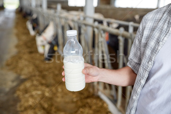 Uomo agricoltore latte caseificio farm Foto d'archivio © dolgachov