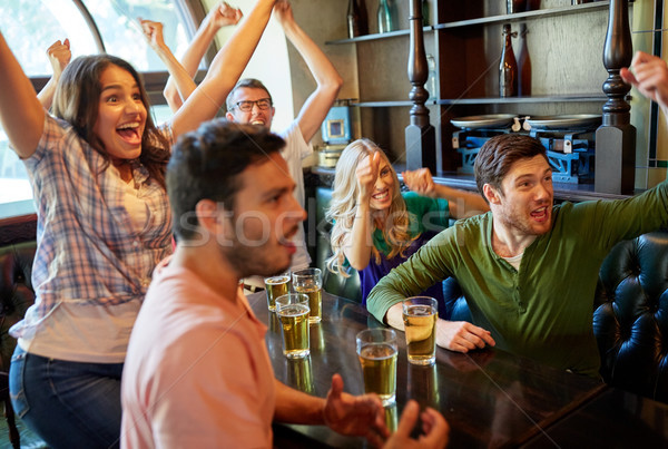 Foto stock: Fútbol · aficionados · amigos · cerveza · deporte · bar