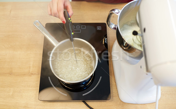 Chef température sirop cuisine cuisson [[stock_photo]] © dolgachov