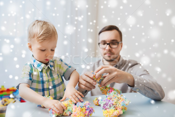 父親的兒子 播放 球 粘土 家 家庭 商業照片 © dolgachov