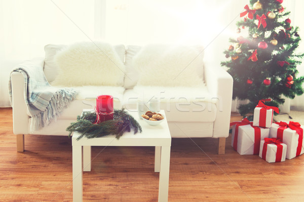 ストックフォト: ソファ · 表 · クリスマスツリー · 贈り物 · ホーム · 休日