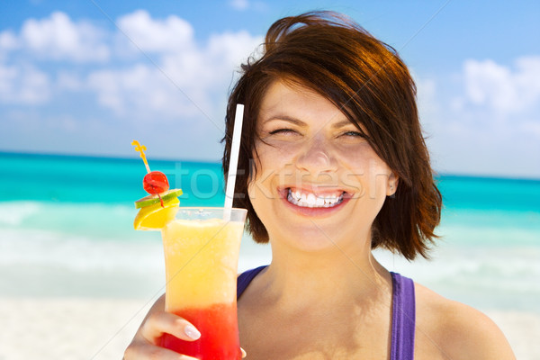 Feliz mulher colorido coquetel praia céu Foto stock © dolgachov