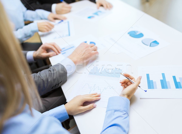 Közelkép grafikonok iroda üzlet üzleti csapat kezek Stock fotó © dolgachov
