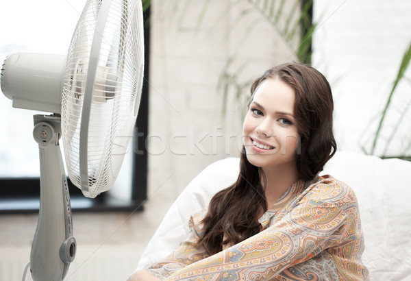Gelukkig glimlachende vrouw vergadering ventilator home technologie Stockfoto © dolgachov