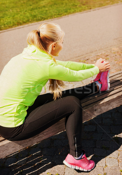 Mujer deportes aire libre deporte fitness ejercicio Foto stock © dolgachov