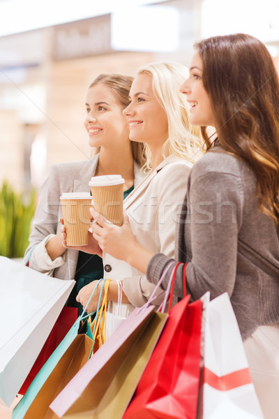 Junge Frauen Einkaufstaschen Kaffee Mall Verkauf Konsumismus Stock foto © dolgachov