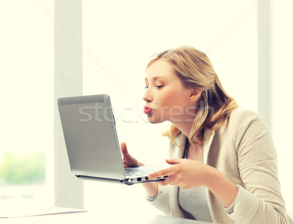 Vrouw laptop computer virtueel relaties online Stockfoto © dolgachov