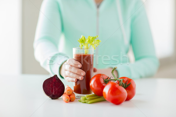 Femme mains jus légumes [[stock_photo]] © dolgachov