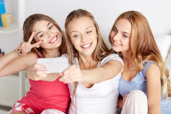Stockfoto: Teen · meisjes · smartphone · home · vriendschap