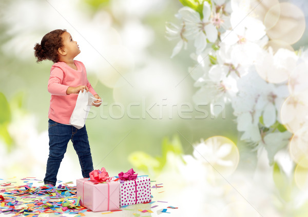 Feliz pequeno menina aniversário presentes infância Foto stock © dolgachov