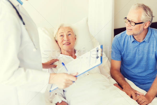 [[stock_photo]]: Supérieurs · femme · médecin · presse-papiers · hôpital · médecine