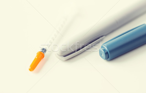 關閉 注射 筆 胰島素 注射器 醫藥 商業照片 © dolgachov